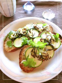 ズッキーニ×しらす×塩昆布のトースト-レシピのメイン写真