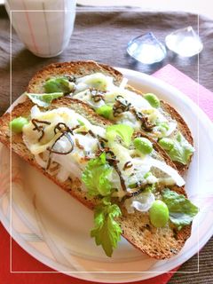 新玉葱×枝豆の梅わさび塩昆布トースト-レシピのメイン写真