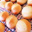 生クリームでリッチなプチパン。