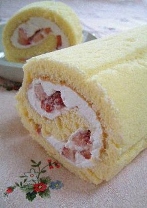 春色♡クリーム＊簡単＊苺ロールケーキ-レシピのメイン写真