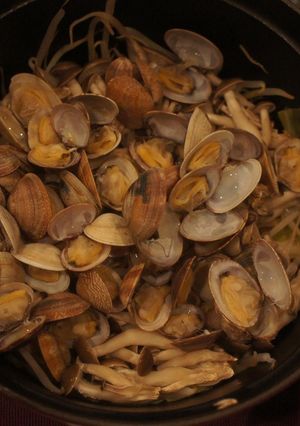 ストウブ鍋料理☆あさりとキャベツの蒸し煮-レシピのメイン写真