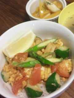お一人様ランチに♪エスニック丼-レシピのメイン写真