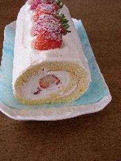 ふわふわ♪苺のロールケーキ-レシピのメイン写真