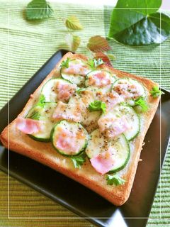 ズッキーニとベーコンのわさび風味トースト-レシピのメイン写真