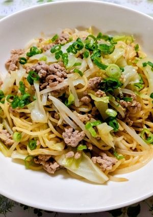 簡単夕食昼食ワンパンでキャベツ挽肉もやし焼きそば-レシピのメイン写真