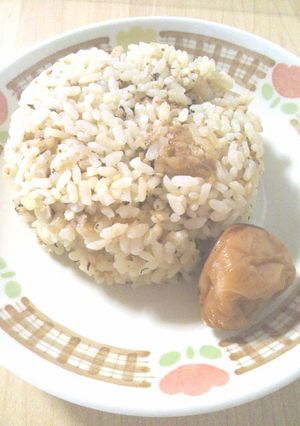 ツナ缶・大葉・ごまの簡単炊き込みご飯-レシピのメイン写真