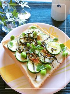 クリチとズッキーニと塩昆布のトースト-レシピのメイン写真