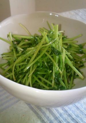 １分で豆苗塩炒め☆栄養士ママ-レシピのメイン写真