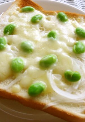 ★チーズと枝豆の水玉模様のトースト★-レシピのメイン写真