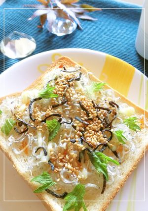 しらす・塩昆布・胡麻のラー油風味トースト-レシピのメイン写真