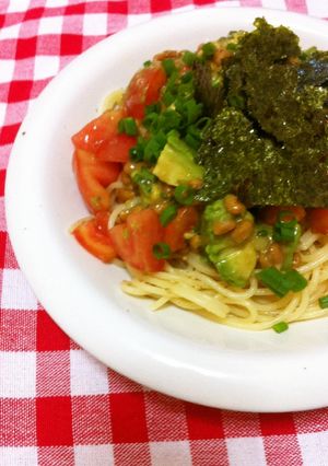 アボカド☆トマトのごま風味の納豆パスタ-レシピのメイン写真