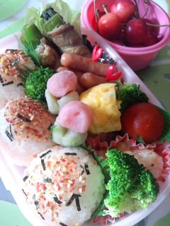 お弁当(*^o^*)お花蒲鉾-レシピのメイン写真