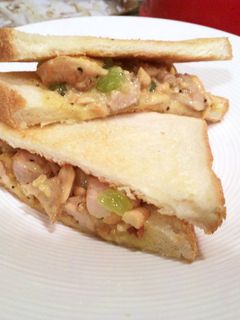 ぶどうとチキンのブランチサンド-レシピのメイン写真