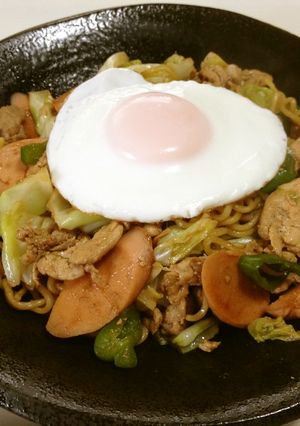入れちゃえ♡乗せちゃえ♡ランチ焼きそば-レシピのメイン写真