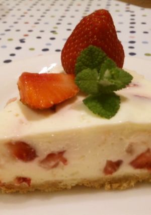 イチゴのヨーグルトレアチーズケーキ-レシピのメイン写真