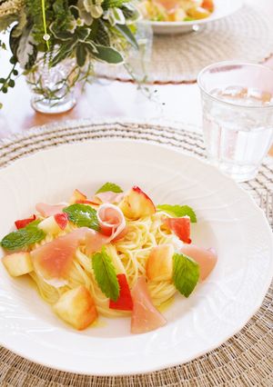 桃と生ハムの冷たいパスタ-レシピのメイン写真
