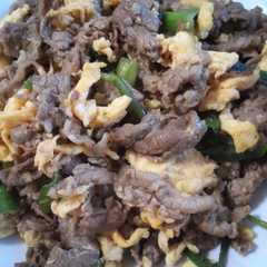 รูปของ 牛肉と卵のソース炒め