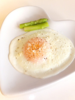 目玉焼きには粉チーズとブラックペッパー☆-レシピのメイン写真