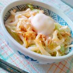 รูปของ 朝食に♪なんちゃってサラダうどん