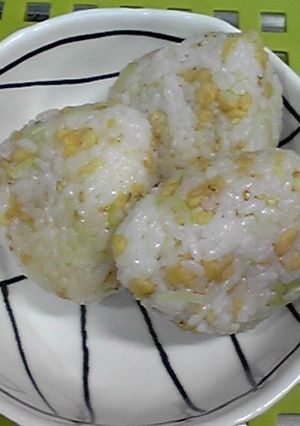揚げ玉で夜食おにぎり-レシピのメイン写真