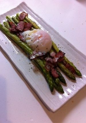 焼きアスパラとベーコン♪温玉乗っけ-レシピのメイン写真