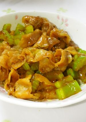 すぐ出来る　セロリと豚肉のオイスター炒め-レシピのメイン写真