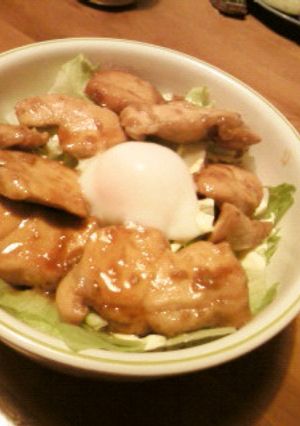 しゃきしゃきレタスと照り焼きチキン親子丼-レシピのメイン写真