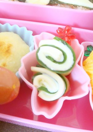 お弁当にきゅうりとチーズのくるくる串団子-レシピのメイン写真