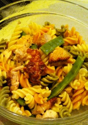 彩りパスタと塩麹鶏のサラダ-レシピのメイン写真