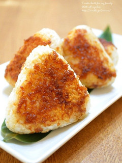 梅醤油麹の焼きおにぎり-レシピのメイン写真