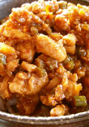 簡単丼②鶏胸・にんにくたっぷり肉みそ-レシピのメイン写真