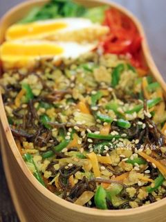 醤油麹鶏そぼろともずくのカレー炒め。-レシピのメイン写真