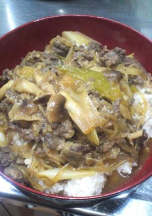 塩麹肉醤油麹コンニャクかさましすき焼き丼-レシピのメイン写真