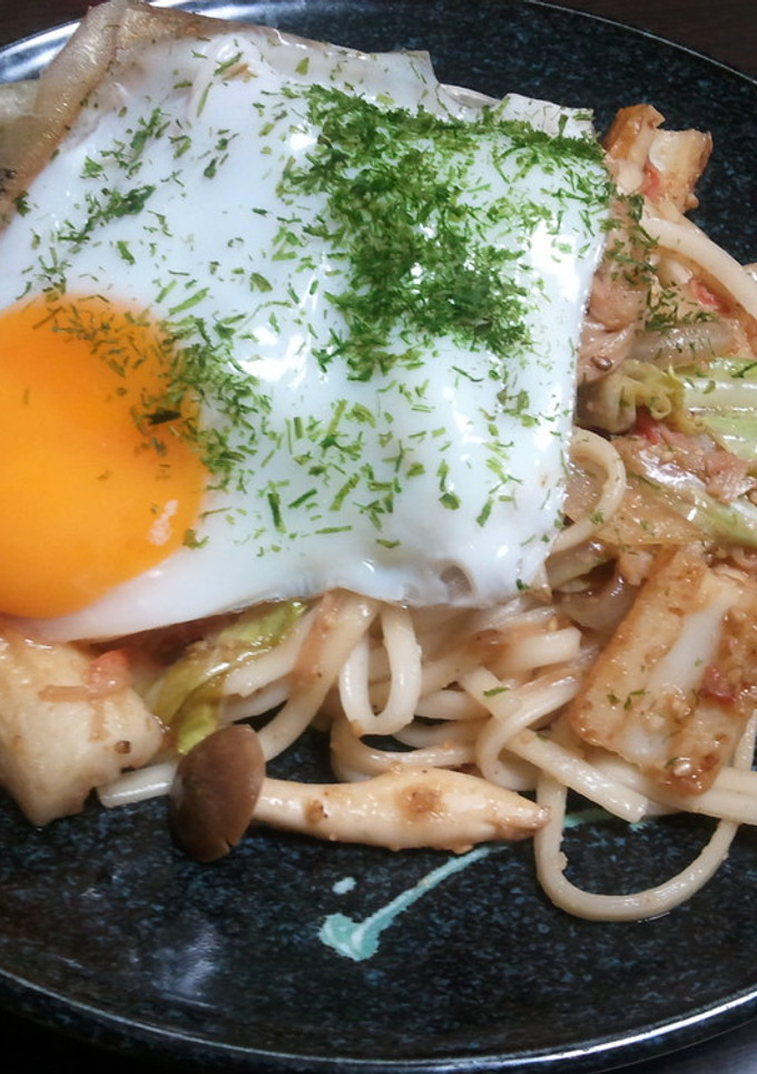 竹輪とキャベツの半熟卵の焼きうどん-レシピのメイン写真