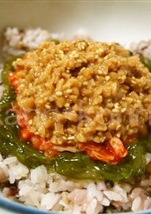 ひとりごはん＊めかぶキムチde納豆ごはん-レシピのメイン写真
