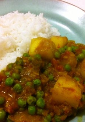 薩摩芋とグリーンピースのチキンカレー-レシピのメイン写真