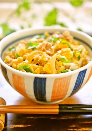 焼肉のたれで簡単☆ガッツリ♪豚・玉・丼♫-レシピのメイン写真