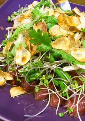 香菜とにんにくチップ香る鰹のたたき-レシピのメイン写真
