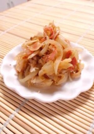 お弁当に♪カニカマと玉ねぎのおかか炒め-レシピのメイン写真