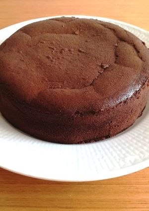 チョコレートスポンジ（別立て 18cm）-レシピのメイン写真