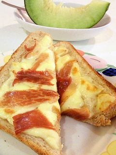 食パンアレンジ・ハチミツ&チーズ&生ハム-レシピのメイン写真