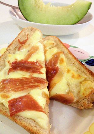 食パンアレンジ・ハチミツ＆チーズ＆生ハム-レシピのメイン写真