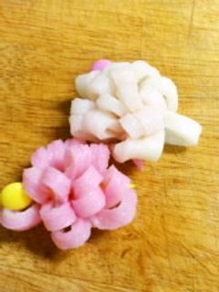 お弁当にかまぼこのお花-レシピのメイン写真