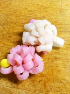 お弁当にかまぼこのお花-レシピのメイン写真
