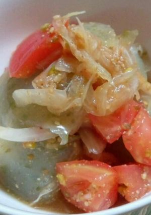 トマトと刺身こんにゃくのごま酢和え-レシピのメイン写真