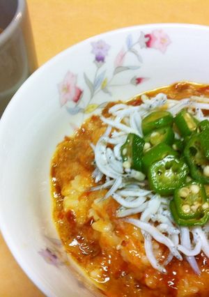 焼きオクラとシラスのせ満足卵かけご飯-レシピのメイン写真