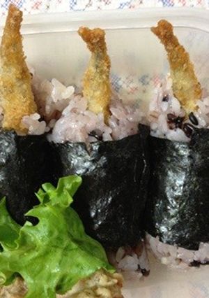 お弁当に!小さな鰯フライの天むす-レシピのメイン写真