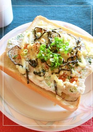 葱梅わさび鶏ミンチと塩昆布のトースト-レシピのメイン写真