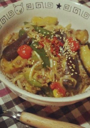 麻婆茄子？彩り◎夏野菜のピリ辛丼♡-レシピのメイン写真