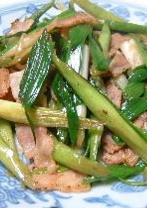 ベーコンと葉にんにくの炒め物-レシピのメイン写真